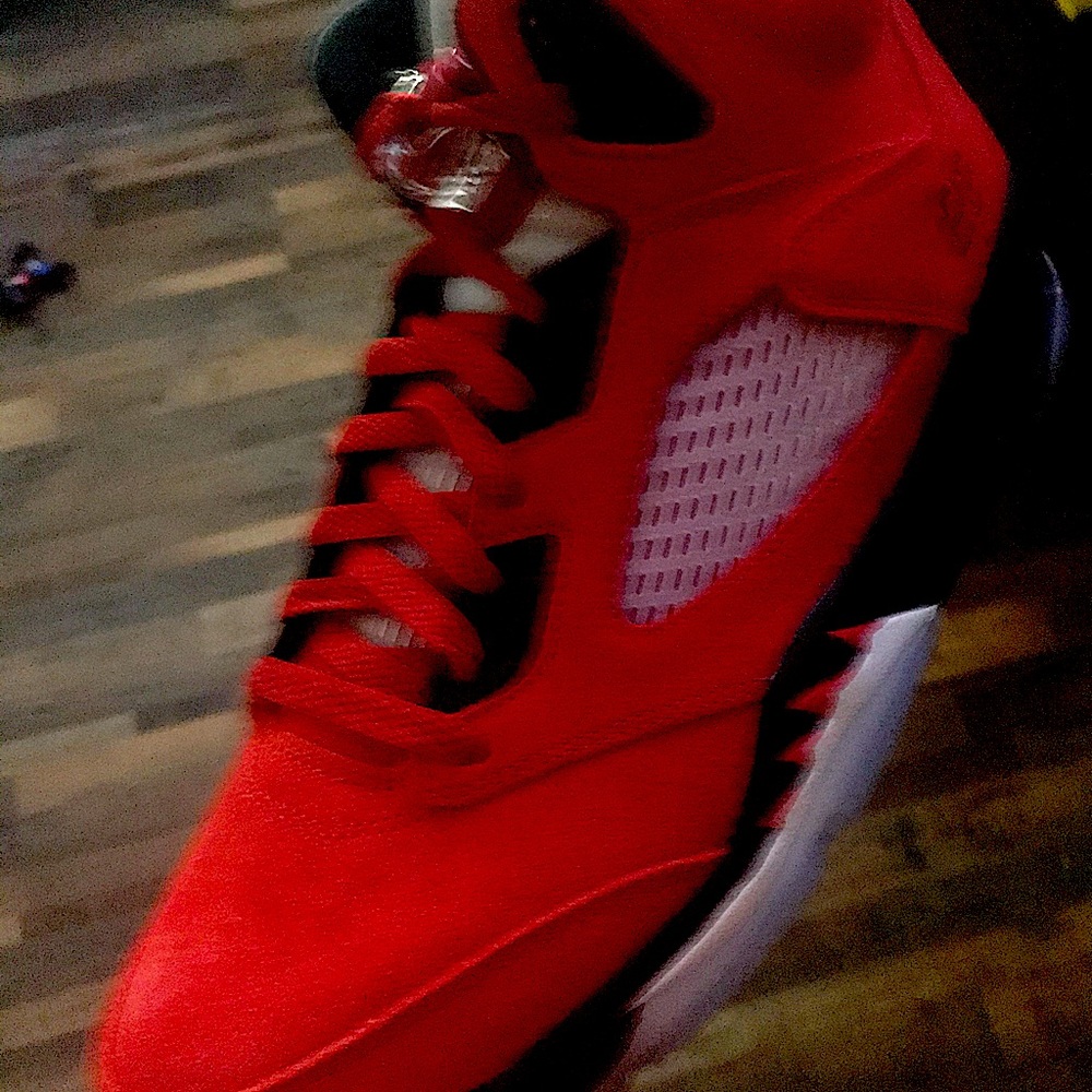 Jordan’s Retro 5 Raging Bull - Picture 4 of 4
